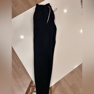 Men's Vuori Meta Black Joggers (Size Medium)